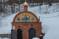 Вход в пещерный храм Димитрия Солунского